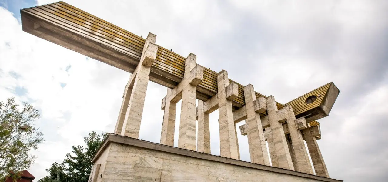 crucea-neamului-romanesc-de-la-Aiud